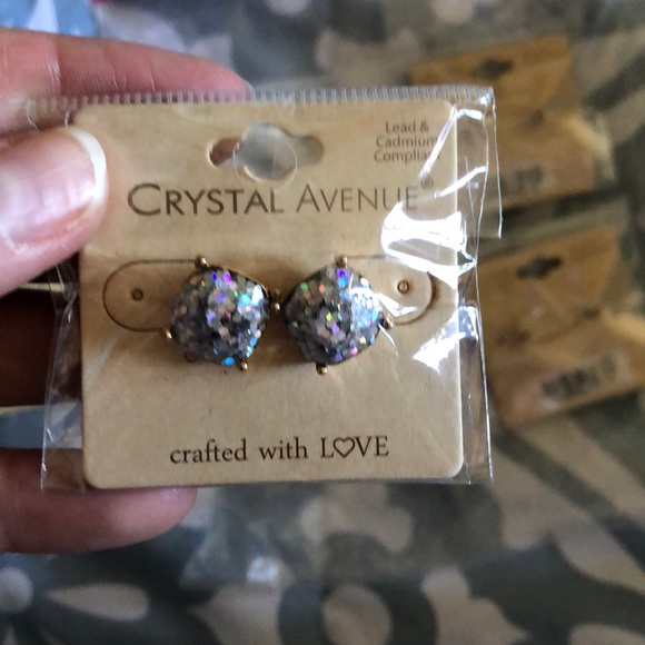 Earrings - Picture 4 of 8